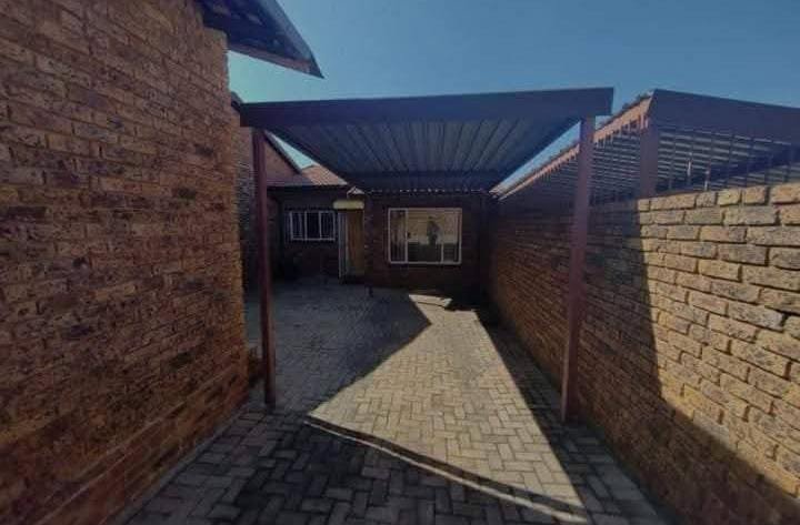 To Let 2 Bedroom Property for Rent in Birch Acres Gauteng