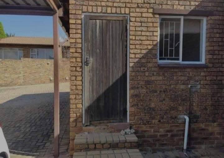 To Let 2 Bedroom Property for Rent in Birch Acres Gauteng