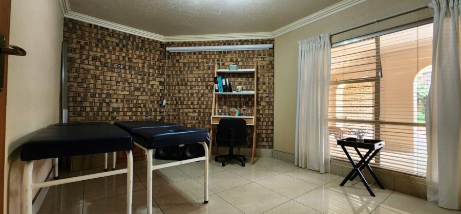 5 Bedroom Property for Sale in Sunward Park Gauteng