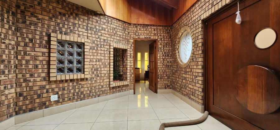 5 Bedroom Property for Sale in Sunward Park Gauteng