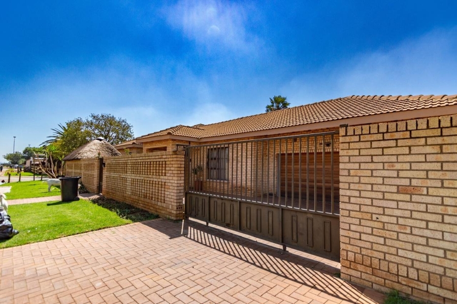 3 Bedroom Property for Sale in Palm Ridge Gauteng