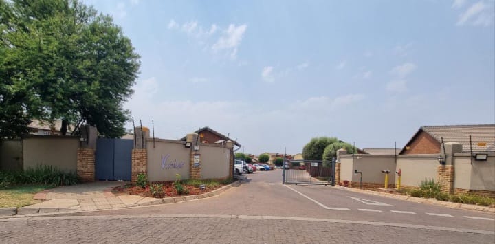 2 Bedroom Property for Sale in Monavoni Gauteng