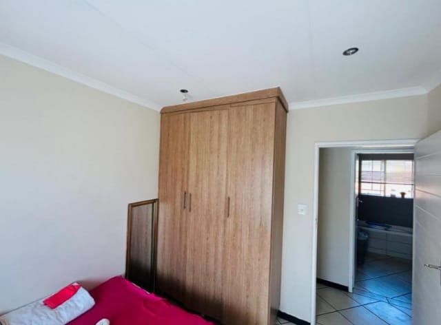 2 Bedroom Property for Sale in Monavoni Gauteng