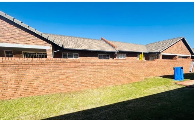 2 Bedroom Property for Sale in Monavoni Gauteng