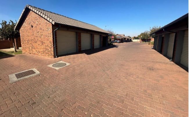 2 Bedroom Property for Sale in Monavoni Gauteng