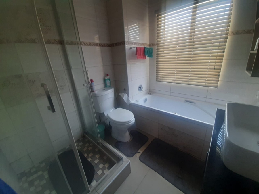 2 Bedroom Property for Sale in Weltevreden Park Gauteng