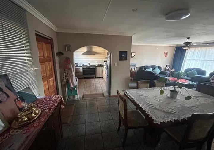 4 Bedroom Property for Sale in Heuweloord Gauteng