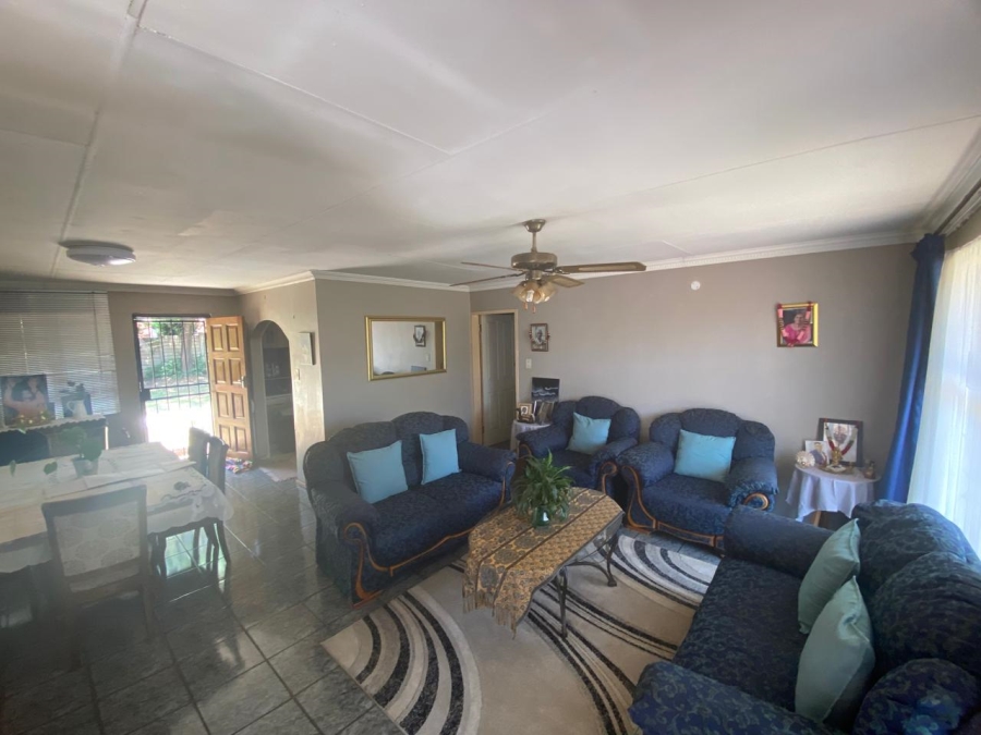 4 Bedroom Property for Sale in Heuweloord Gauteng