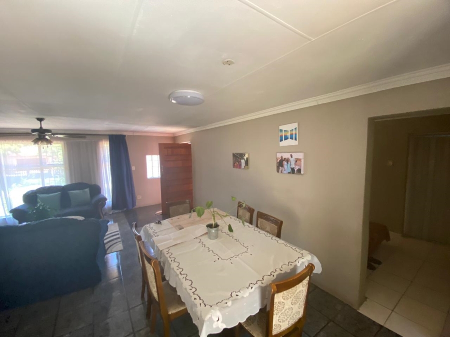 4 Bedroom Property for Sale in Heuweloord Gauteng