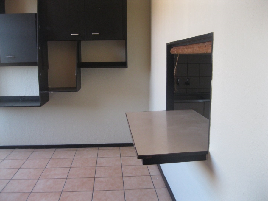 To Let 1 Bedroom Property for Rent in Sunnyside Gauteng