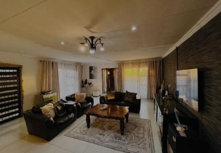 3 Bedroom Property for Sale in Dawn Park Gauteng