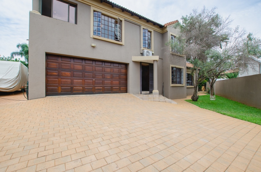 3 Bedroom Property for Sale in Faerie Glen Gauteng