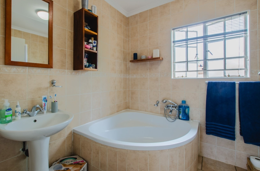 3 Bedroom Property for Sale in Faerie Glen Gauteng