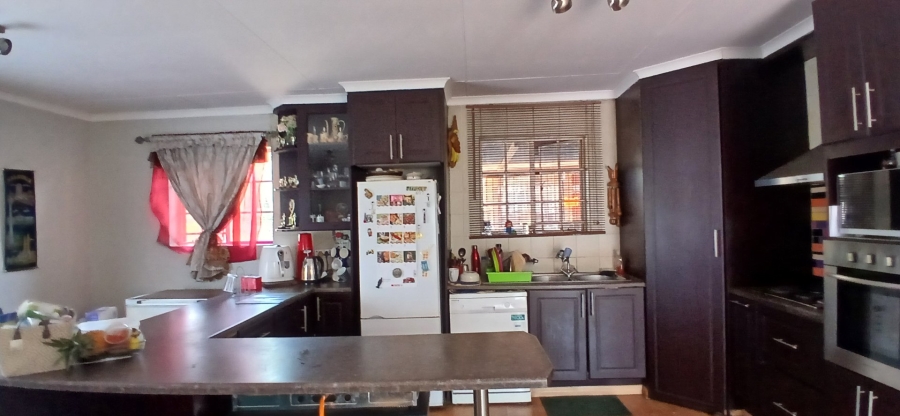 4 Bedroom Property for Sale in Heuweloord Gauteng