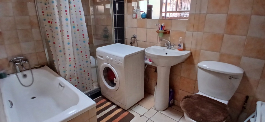 4 Bedroom Property for Sale in Heuweloord Gauteng