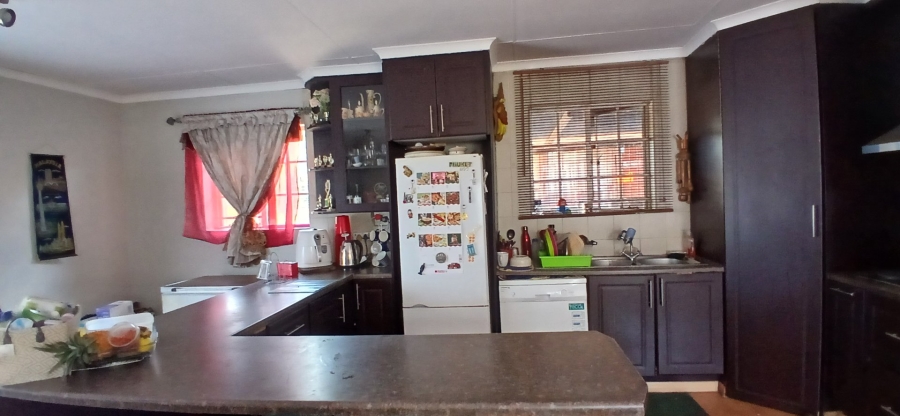 4 Bedroom Property for Sale in Heuweloord Gauteng