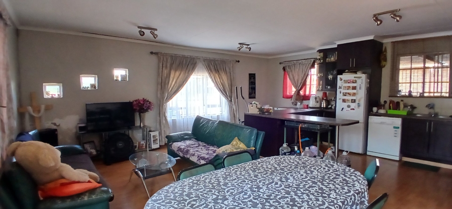 4 Bedroom Property for Sale in Heuweloord Gauteng