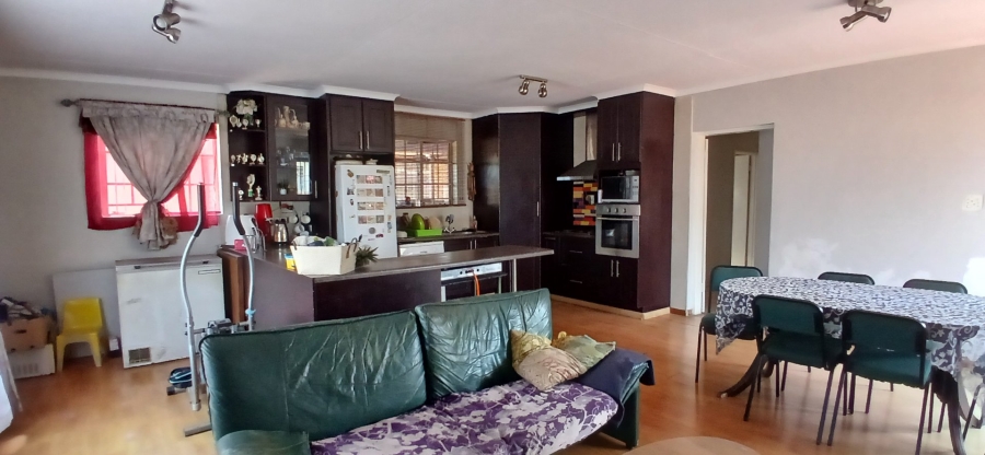 4 Bedroom Property for Sale in Heuweloord Gauteng