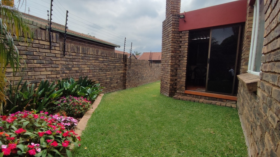 3 Bedroom Property for Sale in Eldoraigne Gauteng