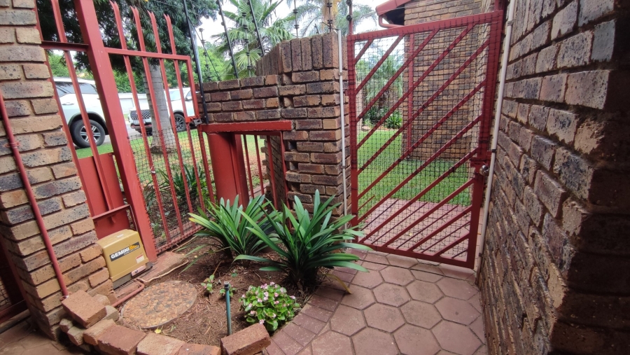 3 Bedroom Property for Sale in Eldoraigne Gauteng