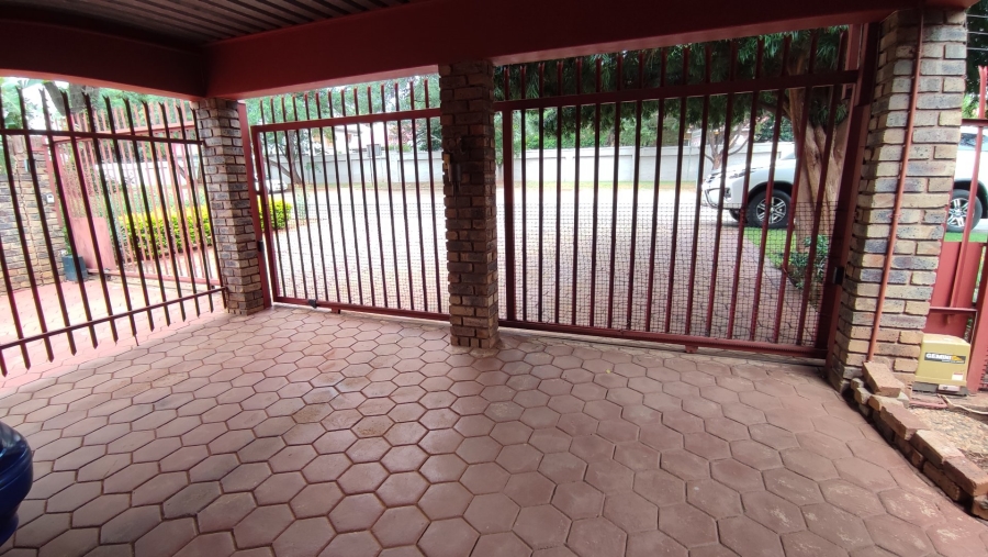 3 Bedroom Property for Sale in Eldoraigne Gauteng