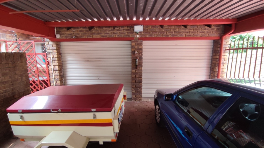 3 Bedroom Property for Sale in Eldoraigne Gauteng