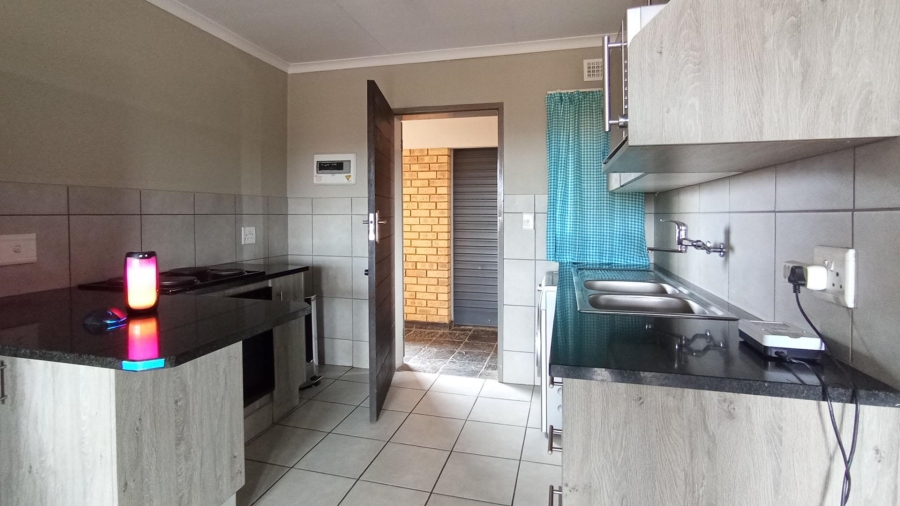  Bedroom Property for Sale in Heuweloord Gauteng