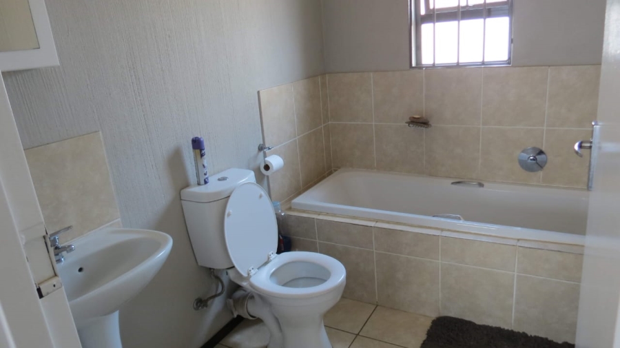 3 Bedroom Property for Sale in Crystal Park Gauteng