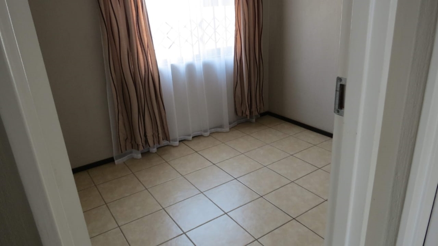 3 Bedroom Property for Sale in Crystal Park Gauteng