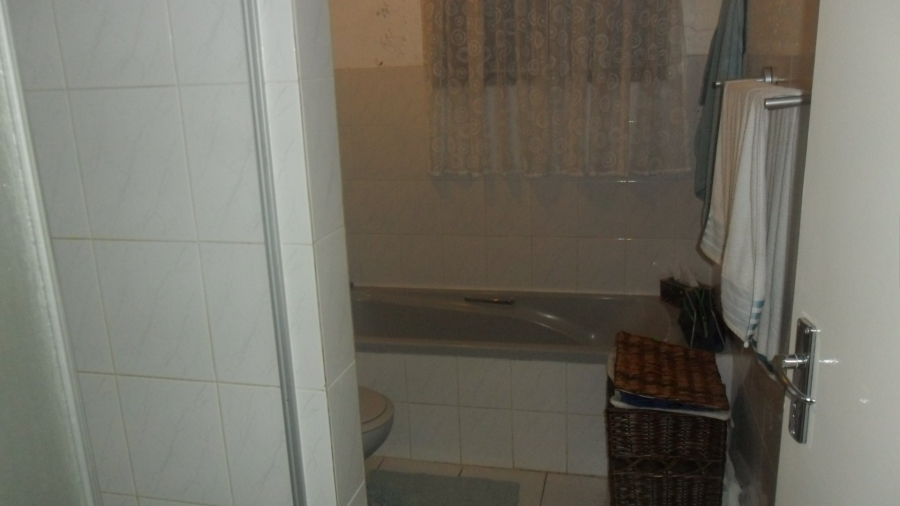 To Let 2 Bedroom Property for Rent in Ridgeway Gauteng