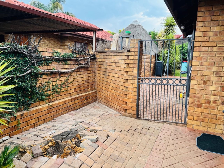 3 Bedroom Property for Sale in Doornpoort AH Gauteng