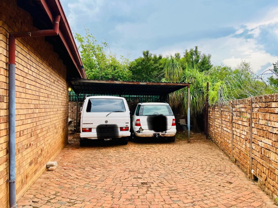 3 Bedroom Property for Sale in Doornpoort AH Gauteng