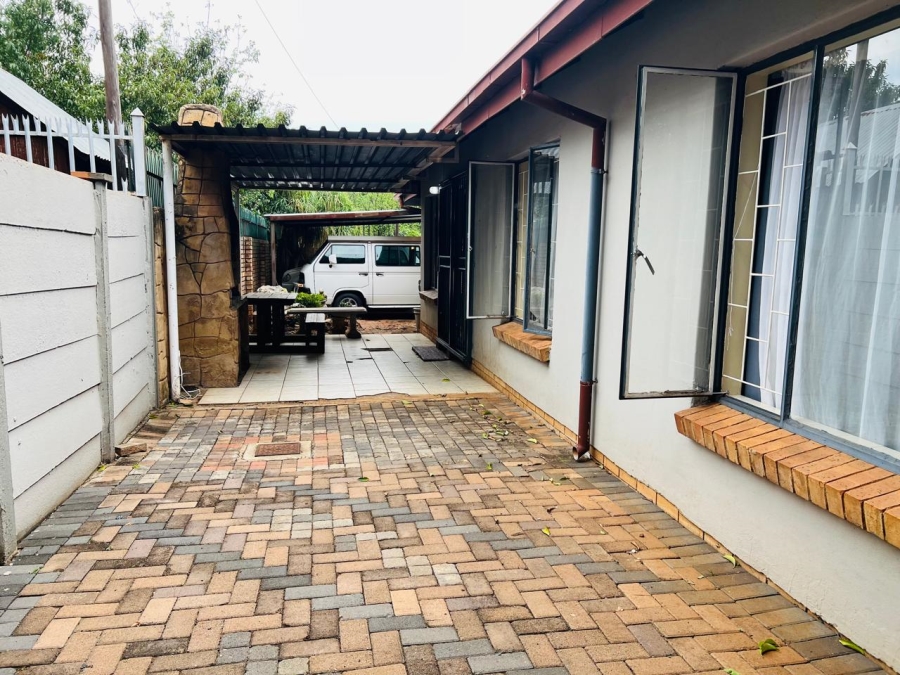 3 Bedroom Property for Sale in Doornpoort AH Gauteng