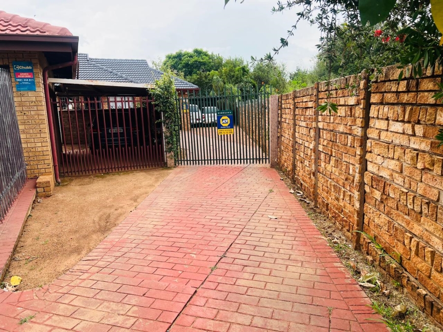 3 Bedroom Property for Sale in Doornpoort AH Gauteng