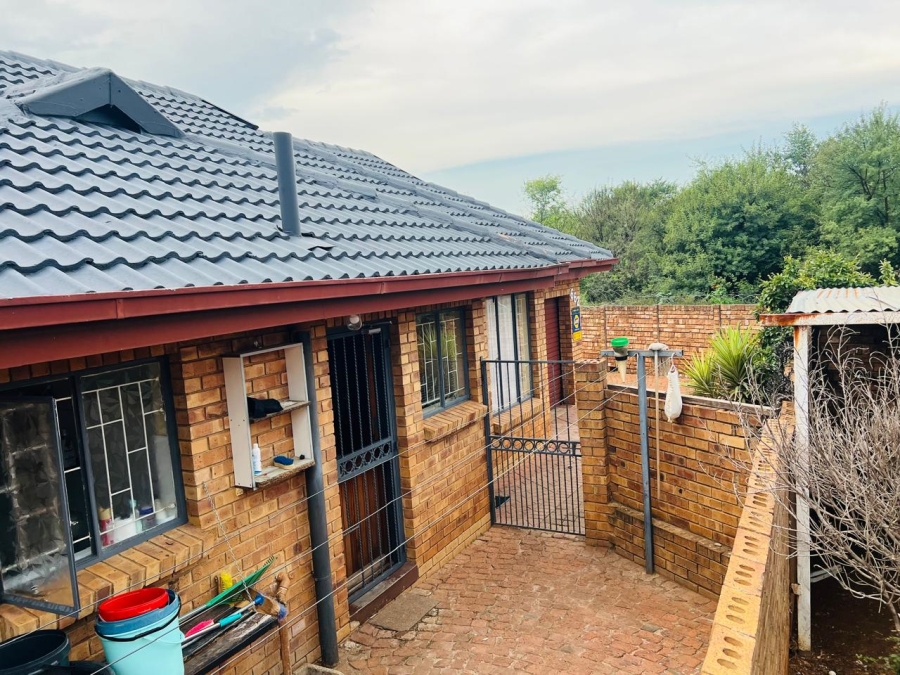 3 Bedroom Property for Sale in Doornpoort AH Gauteng