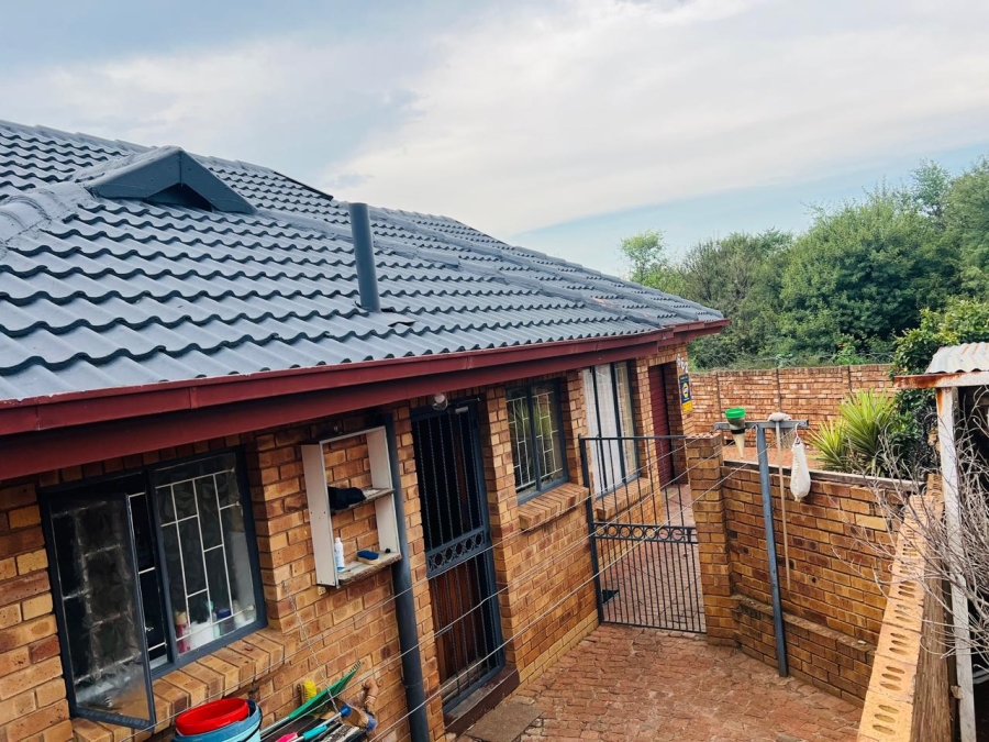 3 Bedroom Property for Sale in Doornpoort AH Gauteng