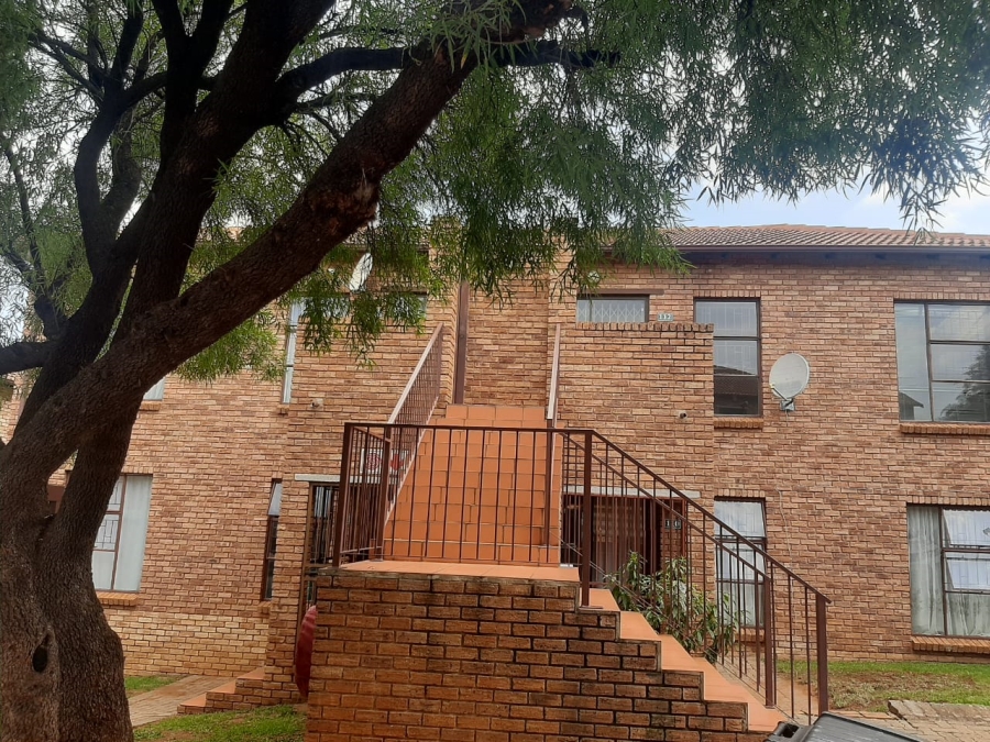 2 Bedroom Property for Sale in Wilgeheuwel Gauteng