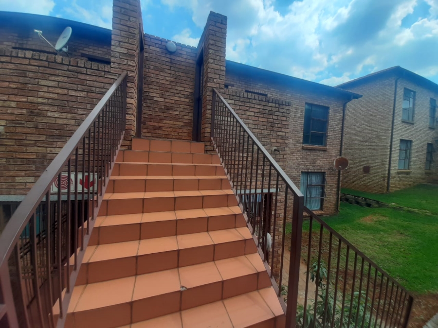 2 Bedroom Property for Sale in Wilgeheuwel Gauteng