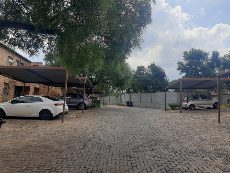 2 Bedroom Property for Sale in Wilgeheuwel Gauteng