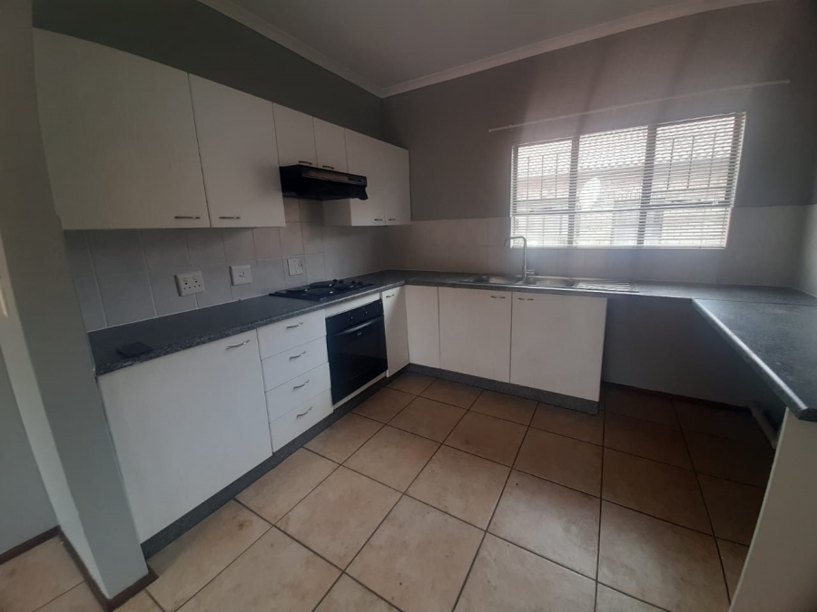 2 Bedroom Property for Sale in Wilgeheuwel Gauteng