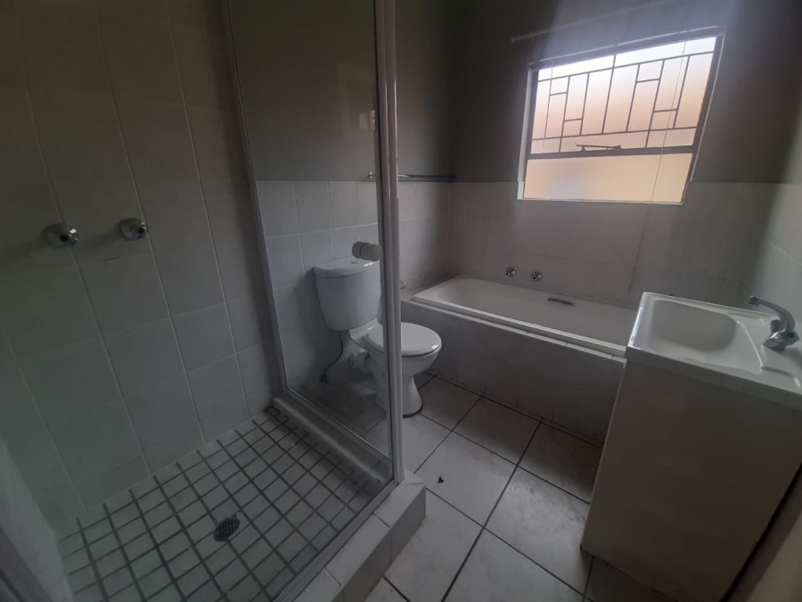 2 Bedroom Property for Sale in Wilgeheuwel Gauteng