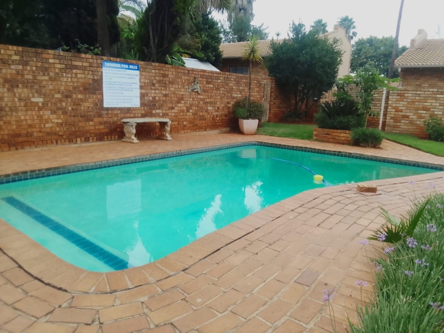 2 Bedroom Property for Sale in Wilgeheuwel Gauteng