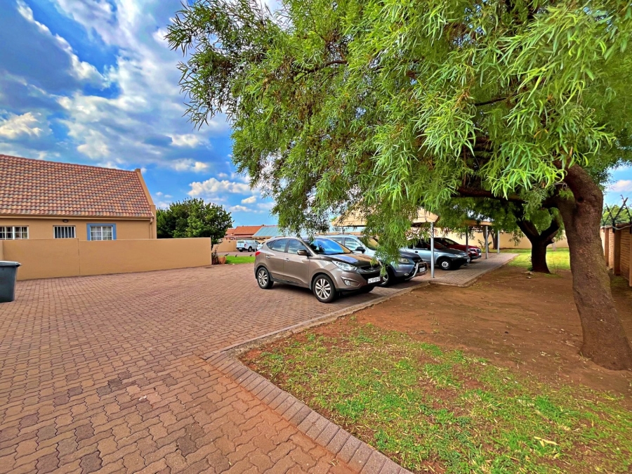 2 Bedroom Property for Sale in Wierda Crest Estate Gauteng