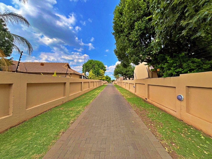 2 Bedroom Property for Sale in Wierda Crest Estate Gauteng