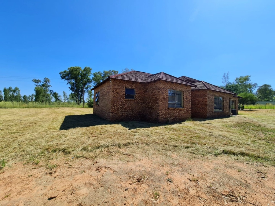 6 Bedroom Property for Sale in Grootvaly AH Gauteng