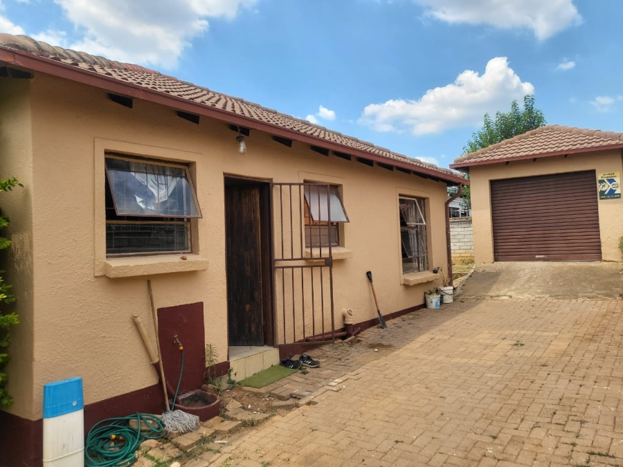 2 Bedroom Property for Sale in Cosmo City Gauteng