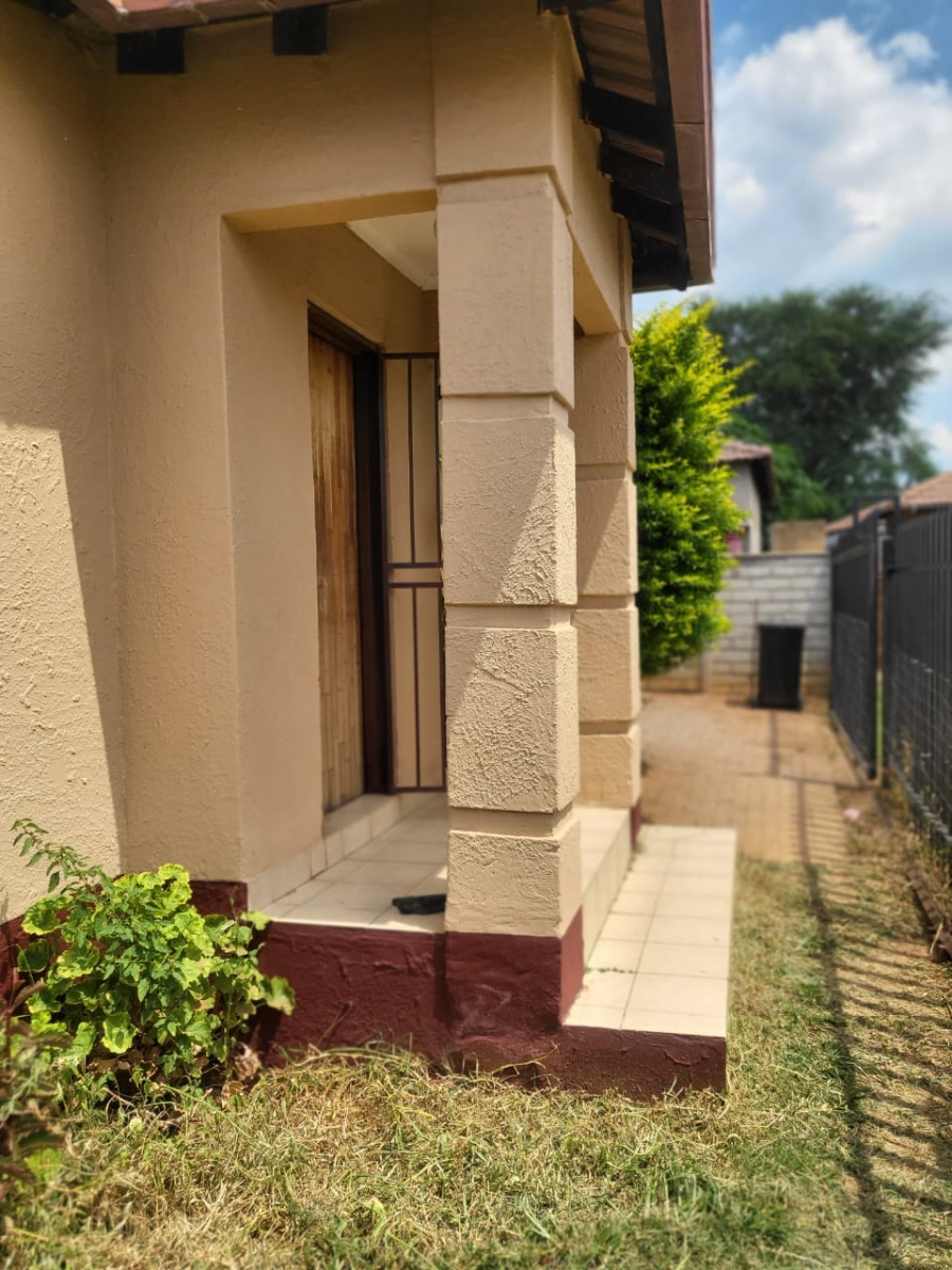 2 Bedroom Property for Sale in Cosmo City Gauteng