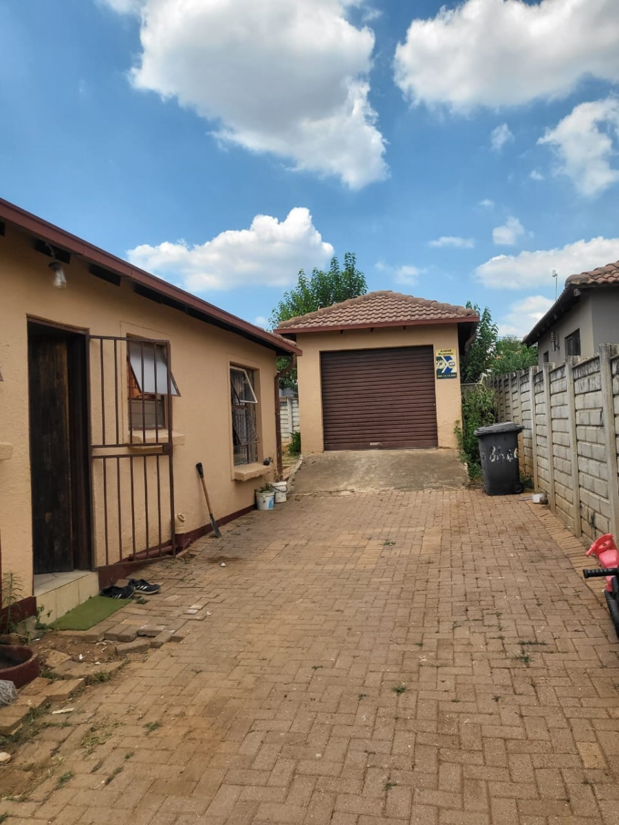 2 Bedroom Property for Sale in Cosmo City Gauteng