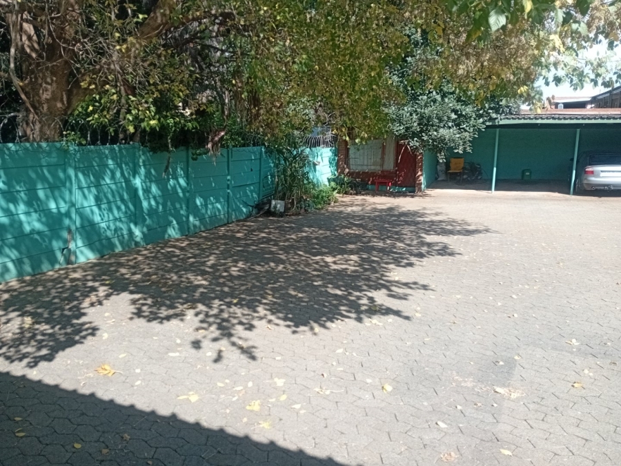 8 Bedroom Property for Sale in Windsor East Gauteng