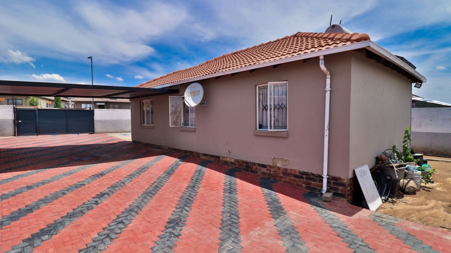 3 Bedroom Property for Sale in Blue Hills AH Gauteng